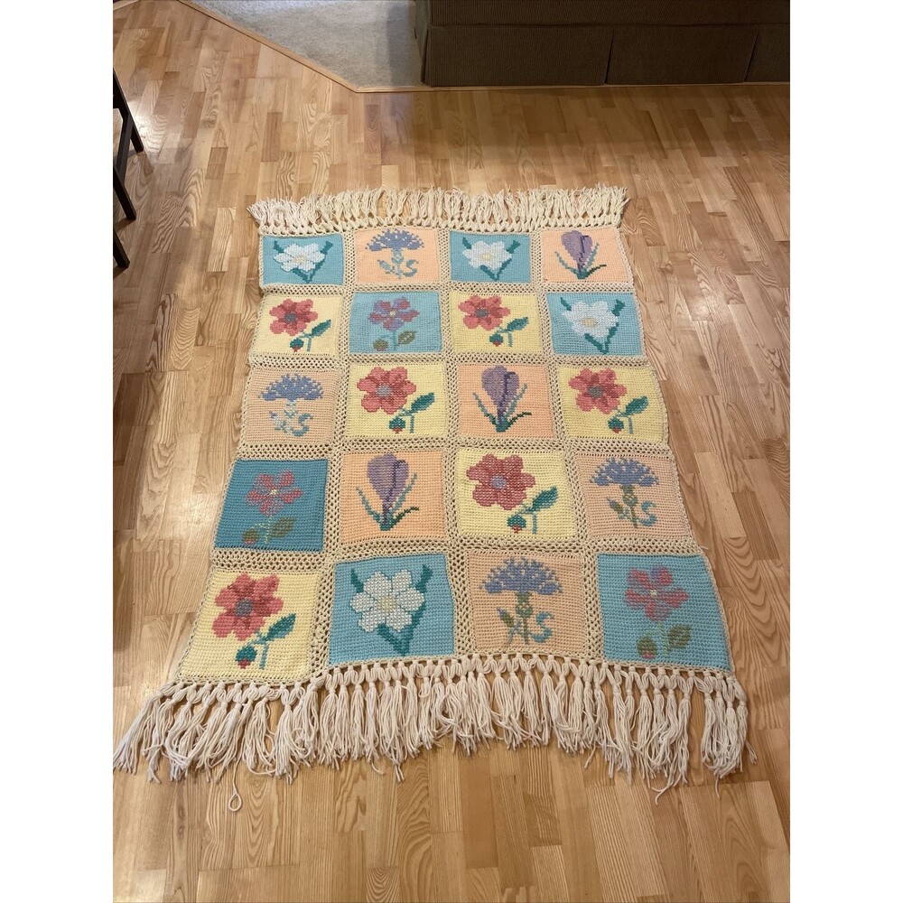 Vtg Pastel Granny Square 12” Squares Flower Detail Crochet Afghan Blanket RARE